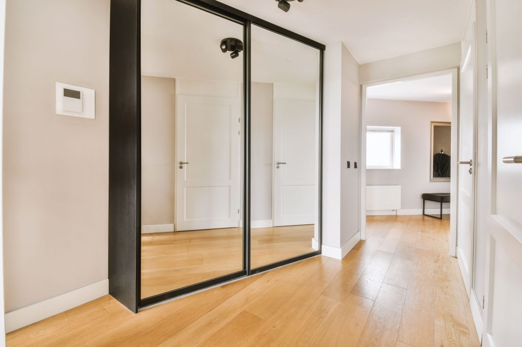 narrow corridor with doors lamp web