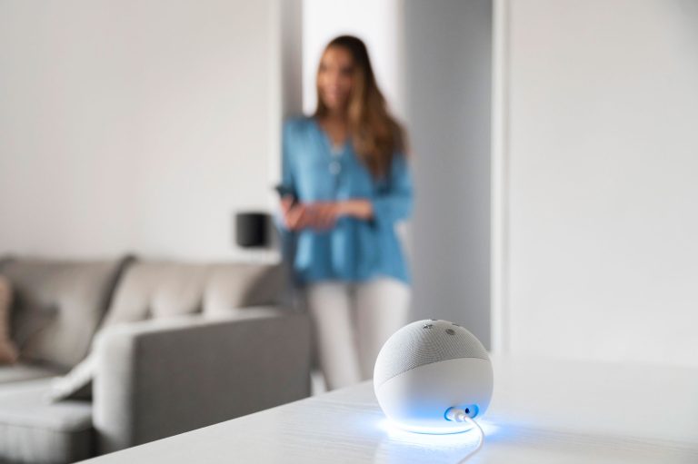 medium shot blurry woman indoors web